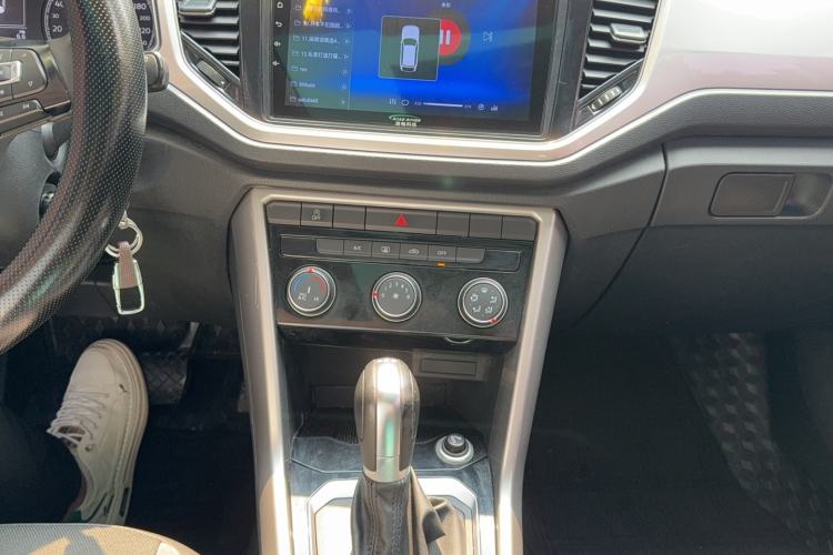 Used Volkswagen T-ROC 2020 230TSI DSG Two-Wheel Drive Advanced Version Audio And AC Panel