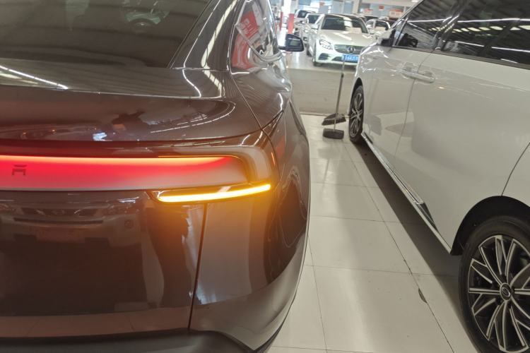 Used Tesla Model Y 2025 Rear-Wheel-Drive Version Exterior 3