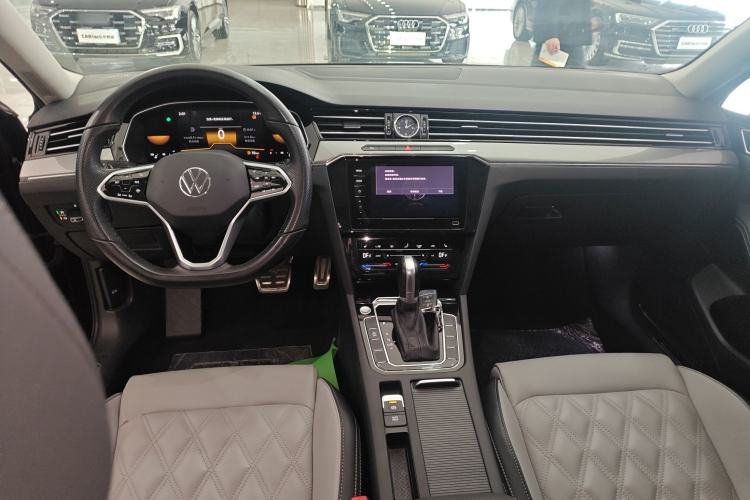 Used Volkswagen Magotan 2023 2 Million Units Limited Edition 330TSI DSG Leading Version
