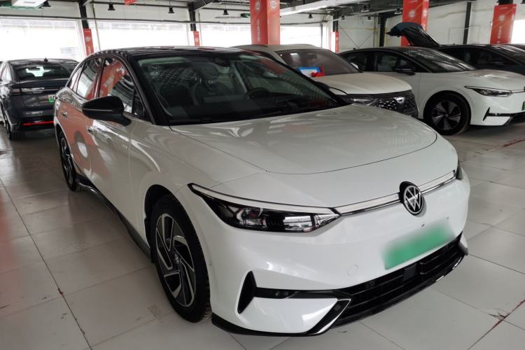 Used Volkswagen ID.7 VIZZION 2024 PRO Model Front Right 45 Deg