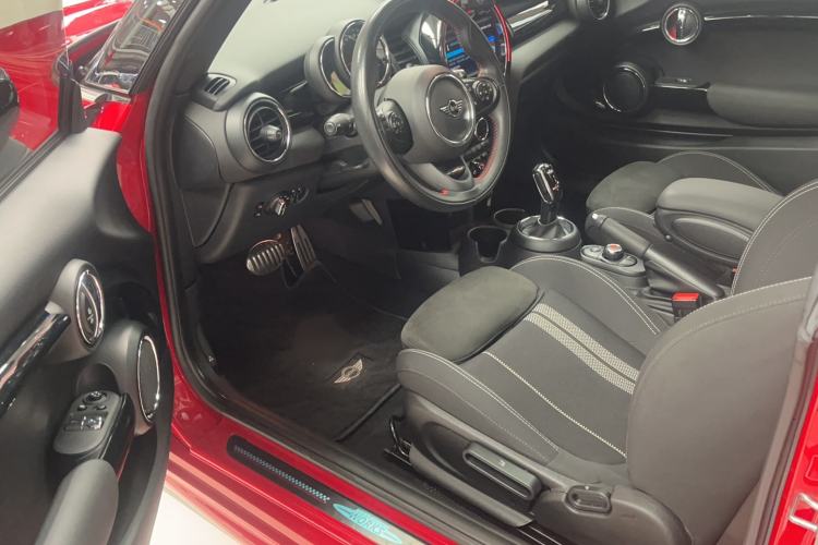 Used MINI 2019 1.5T COOPER Racing Driver Interior 1