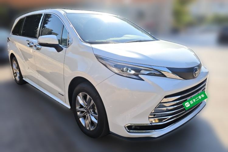 Used Toyota SIENNA 2023 2.5L Hybrid Comfort Edition Front Right 45 Deg