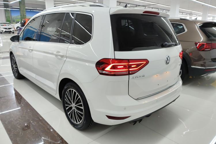 Used Volkswagen Touran 2016 Volkswagen Touran L 280TSI DSG Luxury Edition Exterior 2