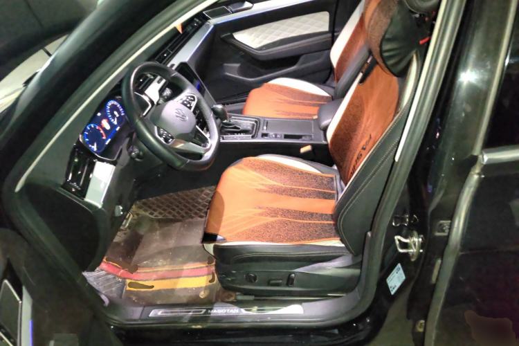 Used Volkswagen Magotan 2023 2 Million Units Commemorative Edition 330TSI DSG Luxury Version Left Front Seat