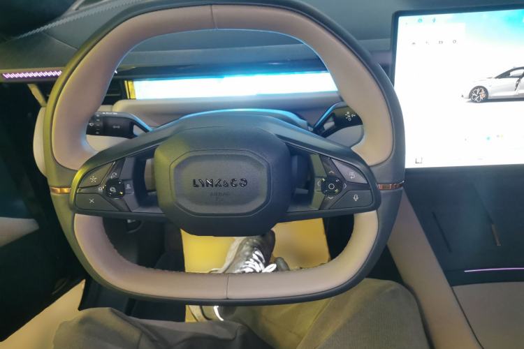 Used Lynk & Co Z10 2025 95 kWh 766 km Range Rear-Wheel Drive Max