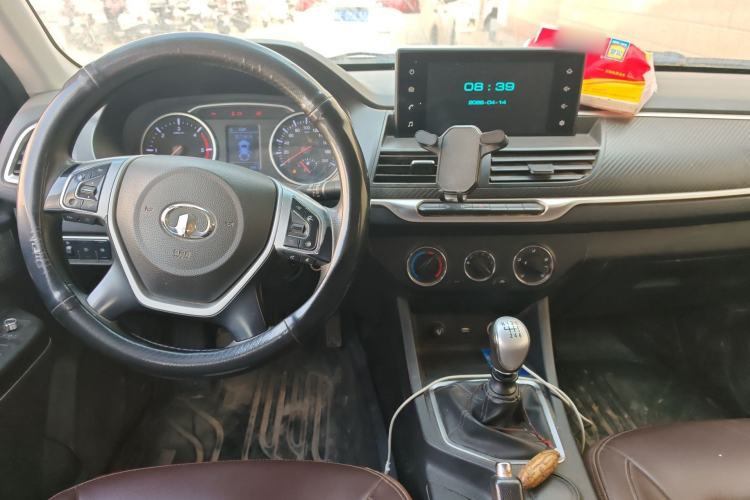 Used Great Wall Wingle 7 2020 2.0T Diesel Two-Wheel-Drive Crown Champion Business-Grade Large Double-Cab GW4D20M Center Console