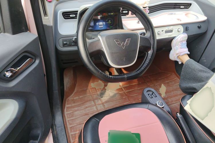 Used Wuling Hongguang MINIEV 2022 Macaron Premium Model – Lithium Iron Phosphate Center Console