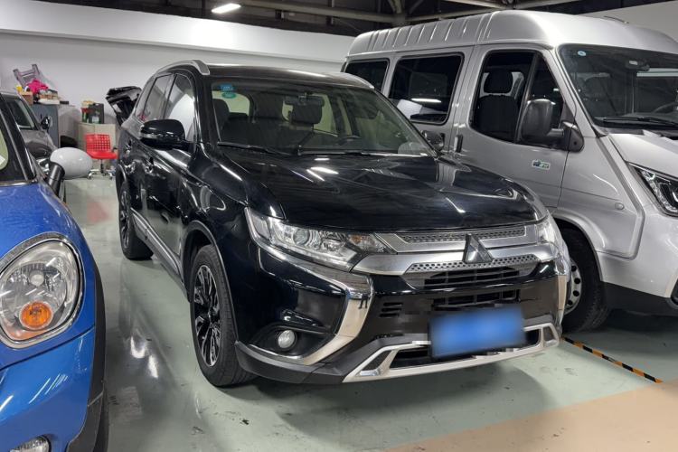 Used Mitsubishi Outlander 2020 2.0L Two-Wheel Drive Comfort Edition 7-Seater