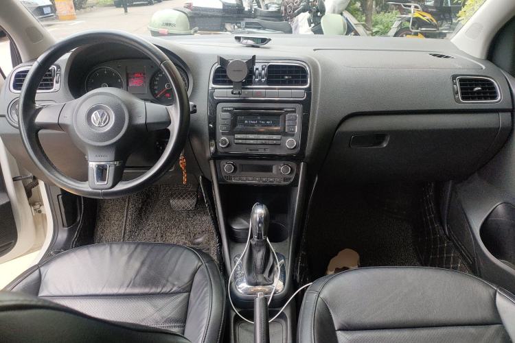 Used Volkswagen Polo 2011 1.6L Automatic ZhiKu Edition Center Console