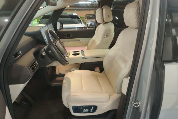 Used Li Auto MEGA 2024 Ultra Model
