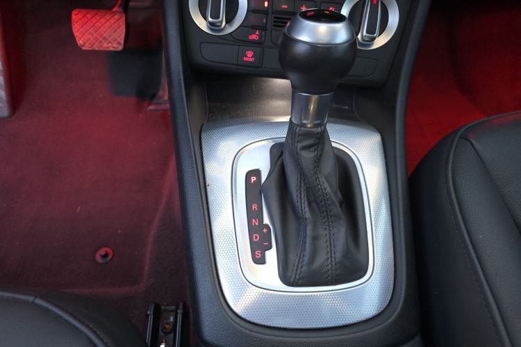 Used Audi Q3 2015 30 TFSI Comfort Model Gear Lever