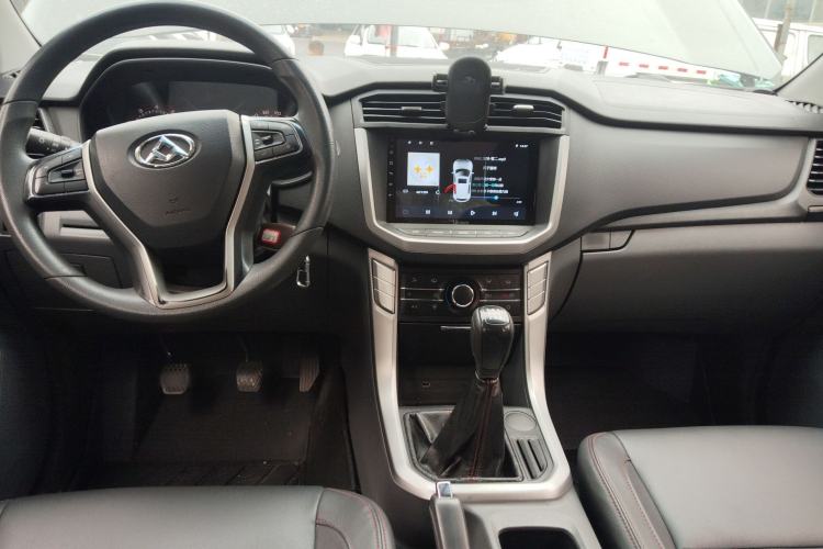 Used SAIC MAXUS T60 2017 2.4L Gasoline Manual Transmission Two-Wheel Drive High Ground Clearance Comfortable Version with Extended Cabin
