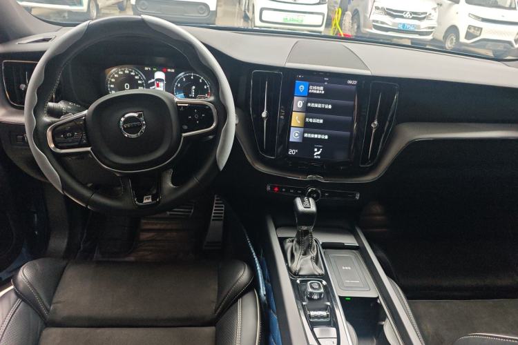 Used Volvo XC60 2018 T5 4x4 Smart & Sporty Edition Center Console