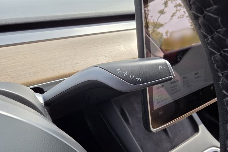 Used Tesla Model Y 2021 Long-Range All-Wheel-Drive Version
