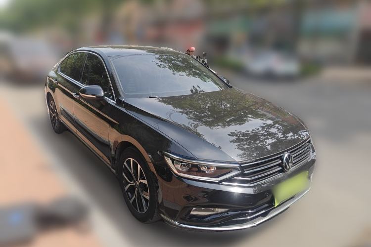 Used Volkswagen Magotan 2020 330TSI DSG Leading Model Front Right 45 Deg