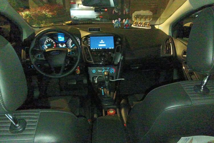 Used Ford Focus 2018 Hatchback Classic 1.6L Automatic Trendy SmartDrive Edition Center Console