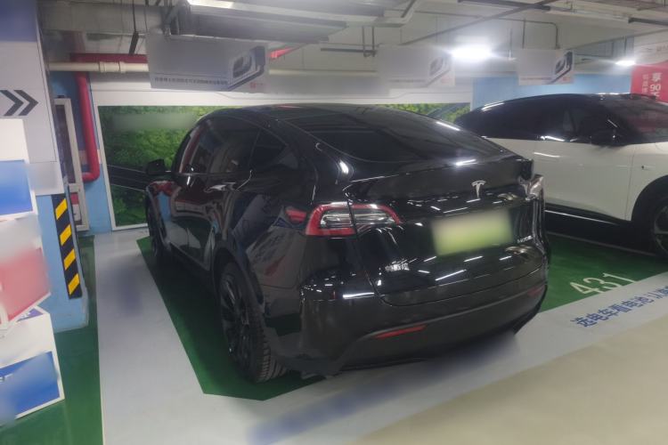 Used Tesla Model Y 2023 Long-Range All-Wheel-Drive Version