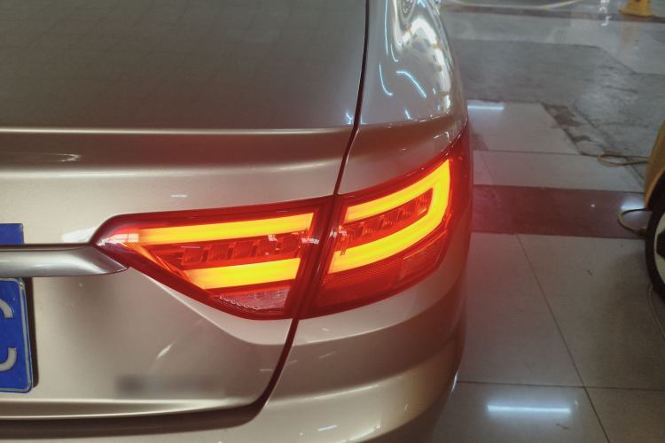 Used Geely Auto Emgrand GL 2017 1.8L DCT Elite Model Right Rear Taillight