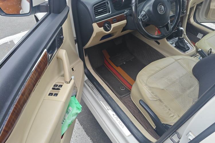 Used Volkswagen Lavida 2013 1.6L Automatic Luxury Edition Driver Seat