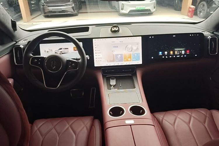 Used Hima AITO M8 2025 Extended-Range Ultra Version 53.4 kWh 6-Seater Edition Center Console