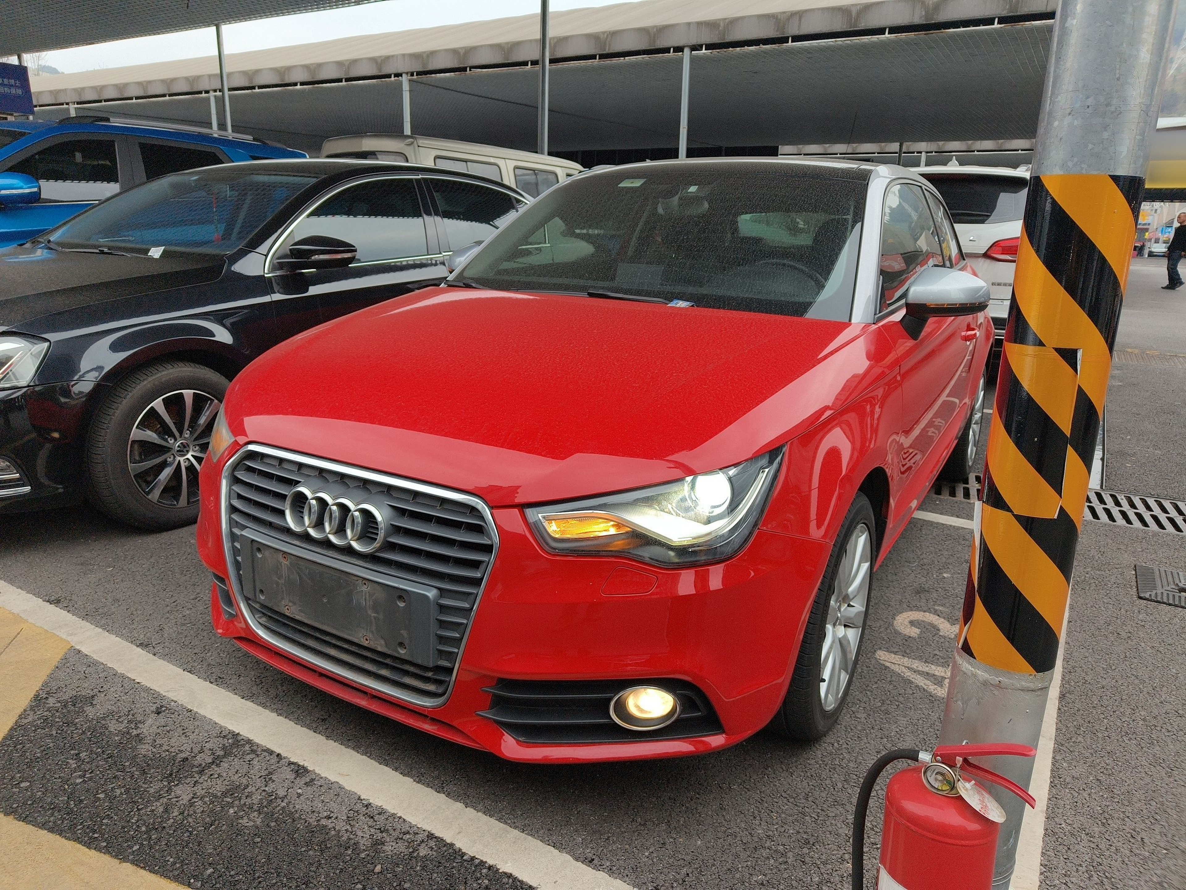 تحت مقدمة السيارة