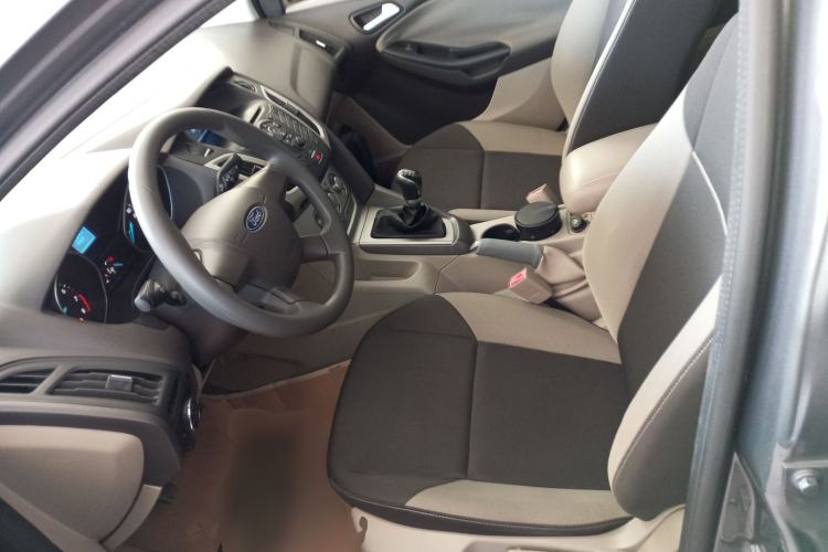 Used Ford Focus 2012 Sedan 1.6L Manual Comfort Model
