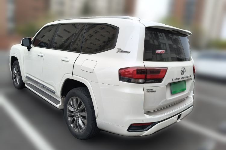 Used Toyota Land Cruiser 2022 3500 3.5T GXR with 20 Wheels Velvet Interior Ambient Lighting and Creep Mode—Middle East Edition Rear Left 45 Deg