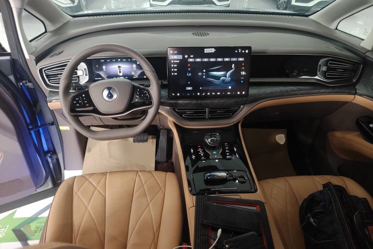 Used Denza D9 2022 DM-i 1040 Prestige Model