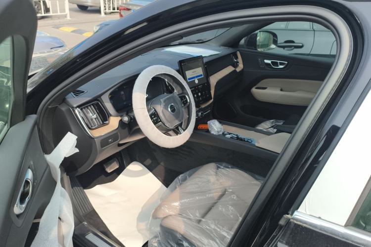 Used Volvo XC60 2026 B5 4x4 Smart Luxury Edition
