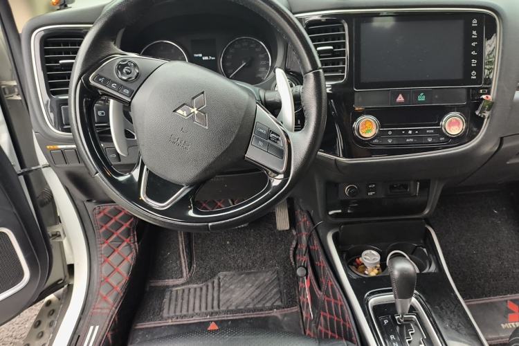 Used Mitsubishi Outlander 2018 2.4L 4x4 Luxury Edition 7-Seater
