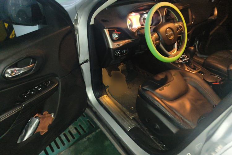 Used Jeep Cherokee 2016 2.4L Professional Smart Version