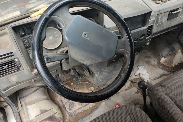 Used Iveco Daily 2017 2.5T A35 Low-Roof 5-7 Seater Passenger Van 47Z5 Steering Wheel