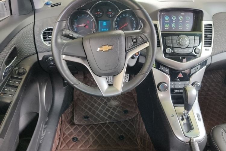 Used Chevrolet Cruze 2013 Hatchback 1.6T Automatic Flagship Model Steering Wheel