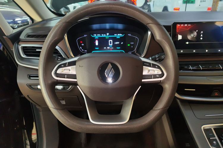 Used Livan Maple 80v L 2024 515 km Range 7 Seats Steering Wheel