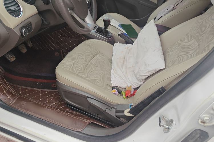 Used Chevrolet Cruze 2015 1.5L Classic SE MT Left Front Seat