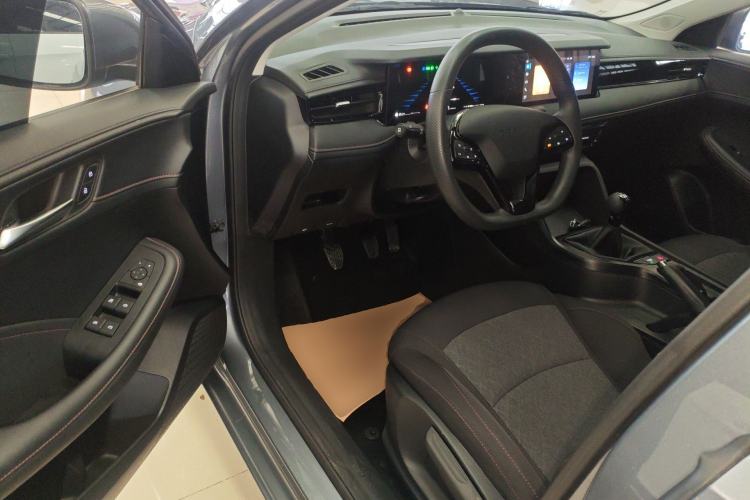 Used Roewe i5 2023 1.5L Manual Comfort Edition Driver Seat