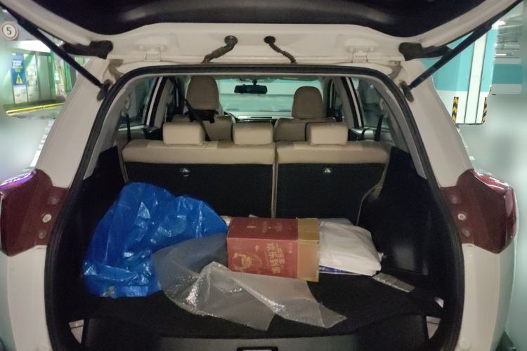 Used Toyota RAV4 2013 2.5L Automatic 4x4 Elite Edition Trunk