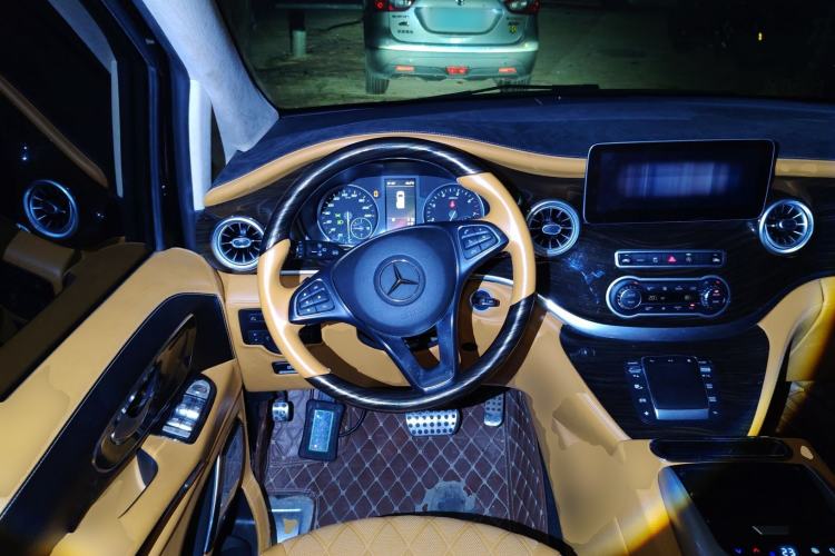 Used Mercedes-Benz Vito 2020 2.0T Elite Version 7 Seats Steering Wheel