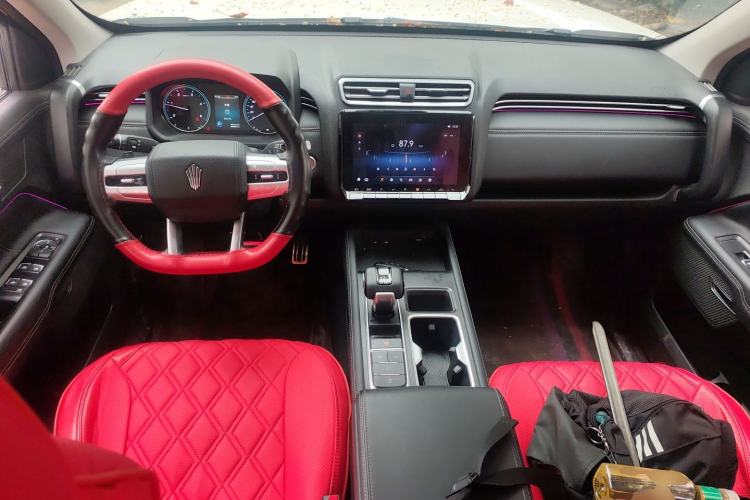 Used JMC DaDao 2023 All-Purpose Model 2.3T Diesel Automatic Two-Wheel Drive Standard Wheelbase Comfort Edition Center Console