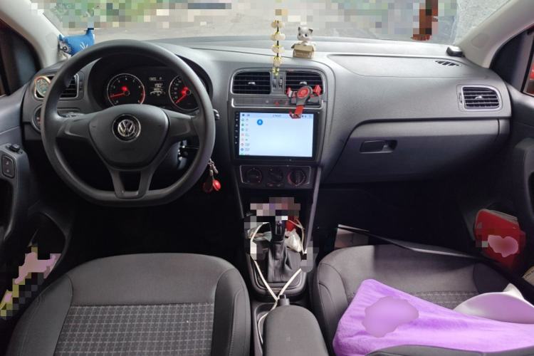 Used Volkswagen Polo 2014 1.6L Automatic Comfort Edition Center Console