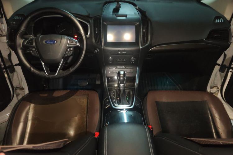 Used Ford Edge 2018 EcoBoost 245 Two-Wheel-Drive Titanium 7-Seater China VI Standard Center Console