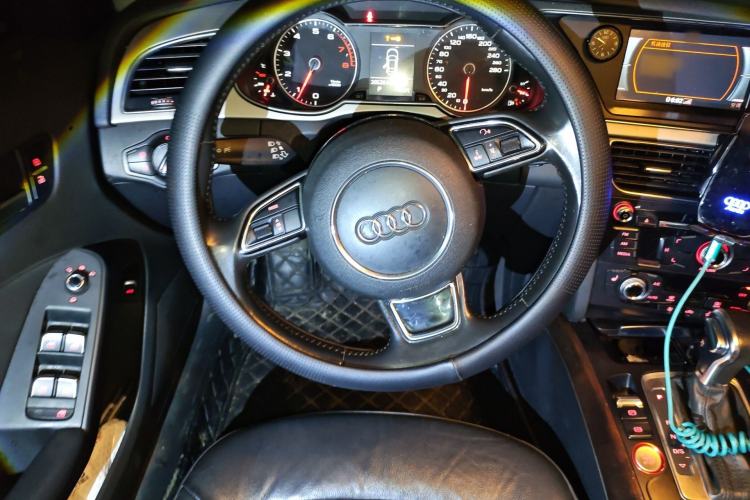 Used Audi A4L 2016 35 TFSI Collection Edition S line Comfort Model Steering Wheel