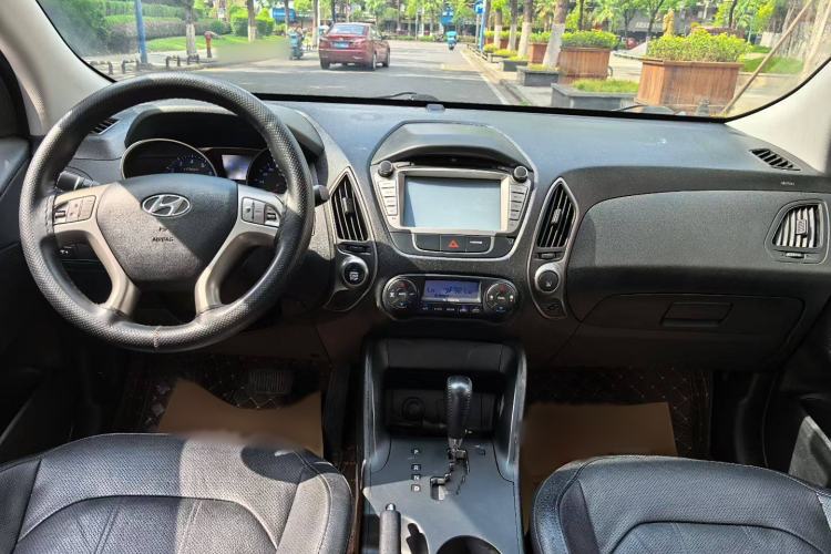 Used Hyundai ix35 2013 2.0L Automatic Two-Wheel Drive Smart GLS China IV Standard