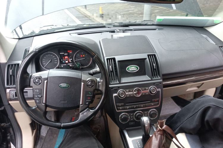 Used Land Rover Freelander 2 2014 2.2T SD4 SE Diesel Edition Center Console