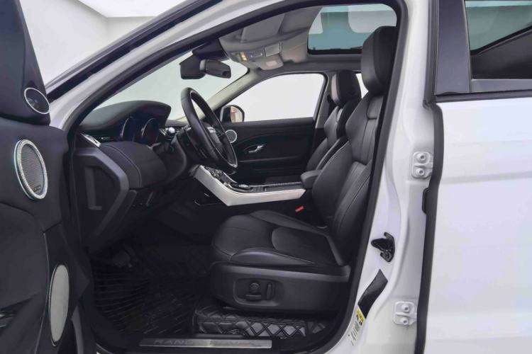 Used Land Rover Range Evoque 2018 240 PS SE Smart Brilliance Edition Interior 11