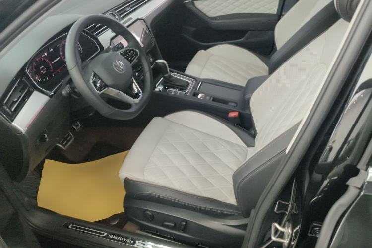 Used Volkswagen Magotan 2023 2 Million Units Commemorative Edition 330TSI DSG Luxury Version Left Front Seat