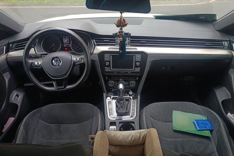 Used Volkswagen FAW-Volkswagen CC 2019 330TSI Huayan Edition China VI Center Console