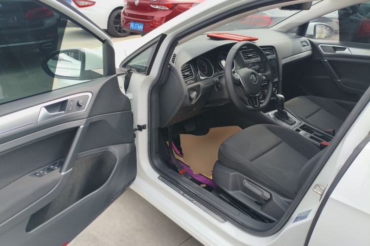 Used Volkswagen Golf 2020 200TSI DSG Comfortable and Ambitious Edition
