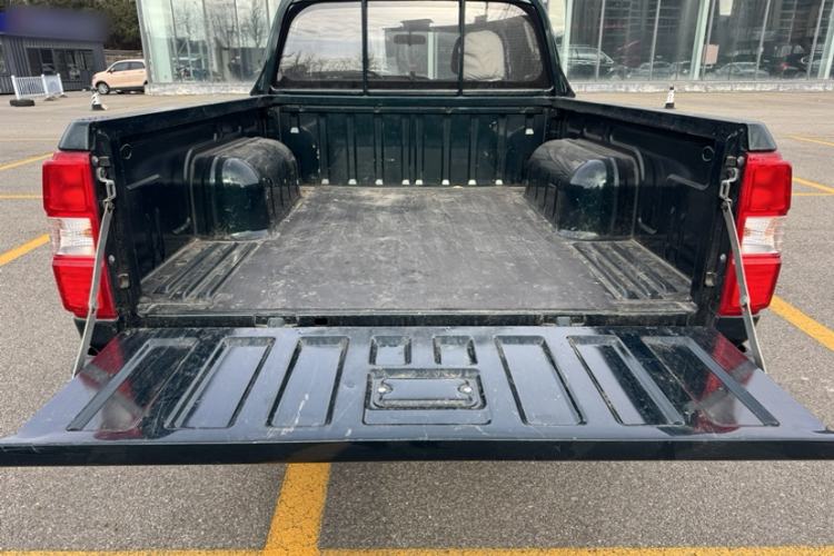 Used Dongfeng Ruichi 2023 2.4T Diesel Two-Wheel Drive Business Edition Long Cargo Bed YCY24165-61
