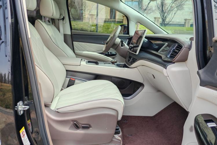 Used Denza D9 2022 DM-i 970 Four-Wheel Drive Prestige Model Interior 1